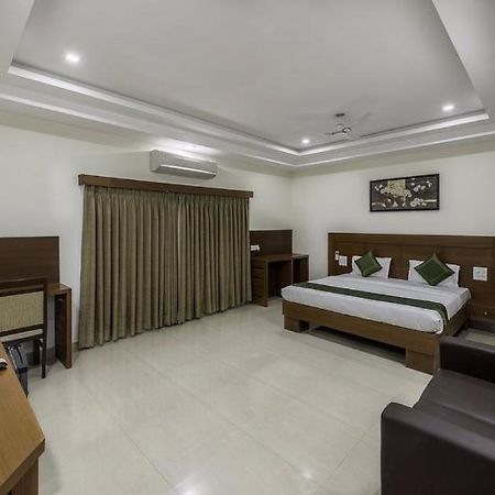 Capital O 9960 Hotel Grand Himayat Hyderabad Exterior foto