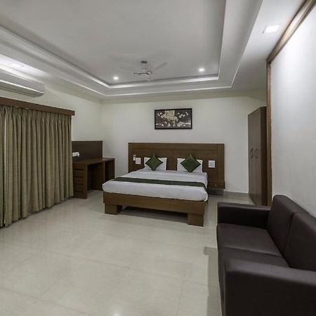 Capital O 9960 Hotel Grand Himayat Hyderabad Exterior foto