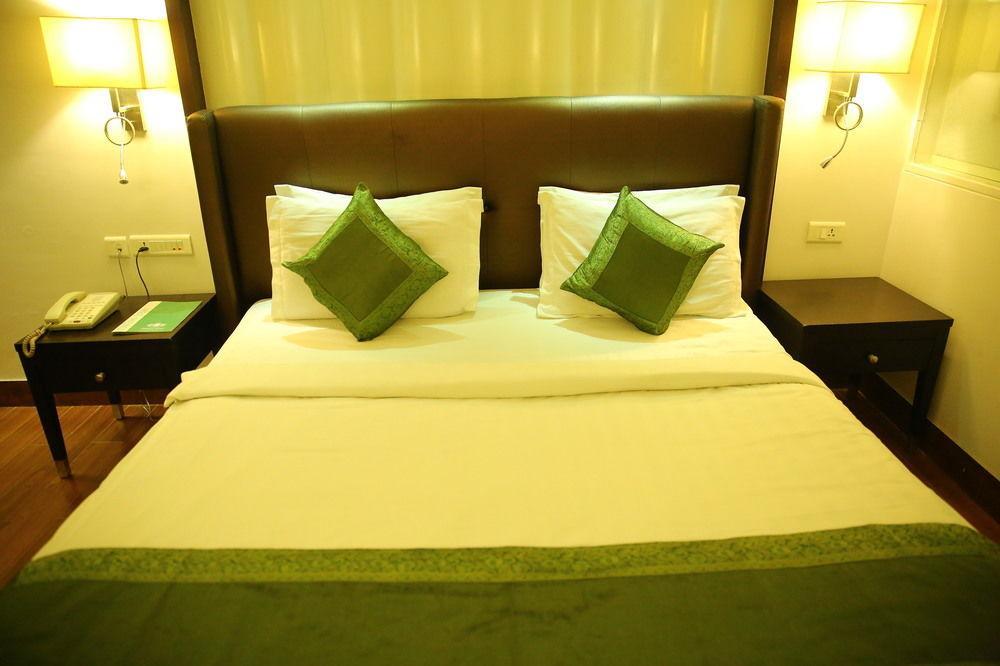 Capital O 9960 Hotel Grand Himayat Hyderabad Exterior foto