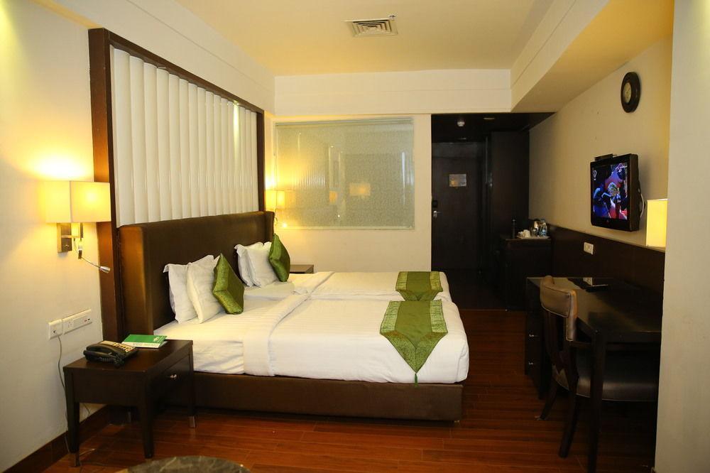 Capital O 9960 Hotel Grand Himayat Hyderabad Exterior foto