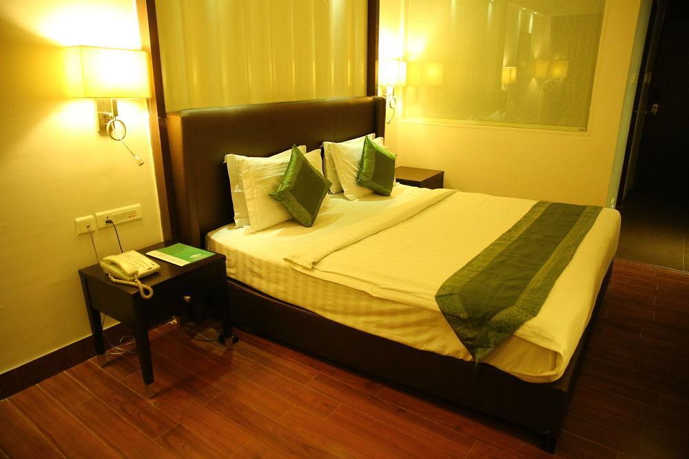 Capital O 9960 Hotel Grand Himayat Hyderabad Exterior foto