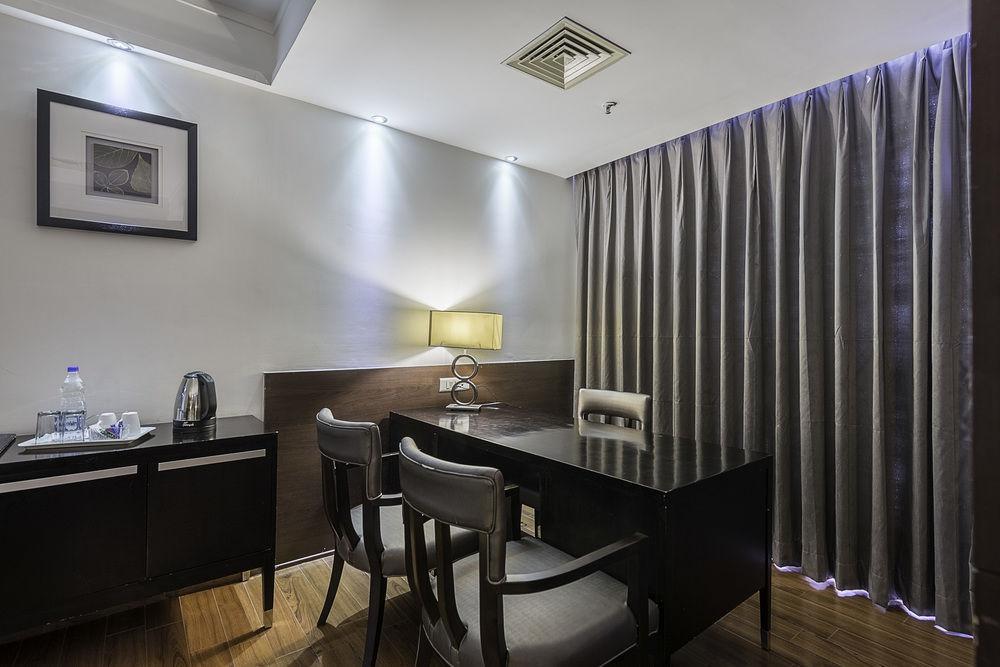 Capital O 9960 Hotel Grand Himayat Hyderabad Exterior foto