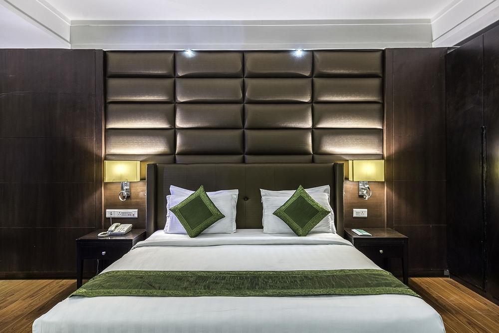 Capital O 9960 Hotel Grand Himayat Hyderabad Exterior foto