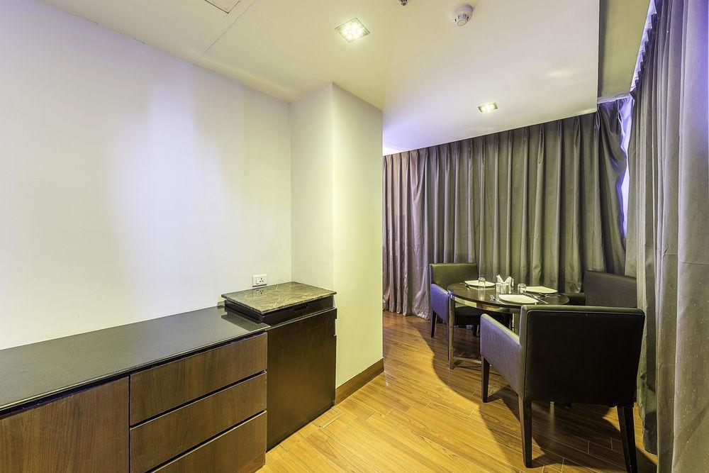 Capital O 9960 Hotel Grand Himayat Hyderabad Exterior foto