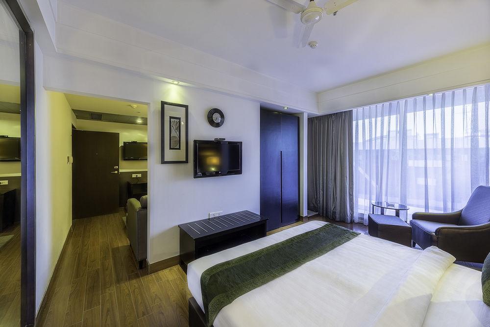 Capital O 9960 Hotel Grand Himayat Hyderabad Exterior foto