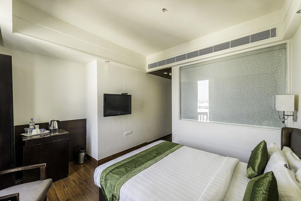 Capital O 9960 Hotel Grand Himayat Hyderabad Exterior foto