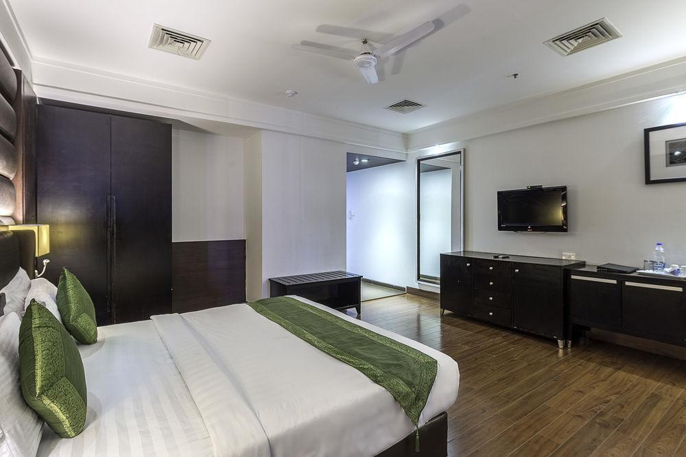 Capital O 9960 Hotel Grand Himayat Hyderabad Exterior foto