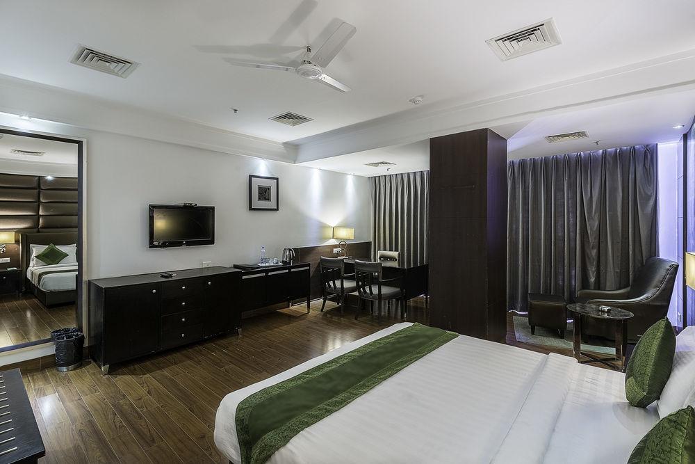 Capital O 9960 Hotel Grand Himayat Hyderabad Exterior foto
