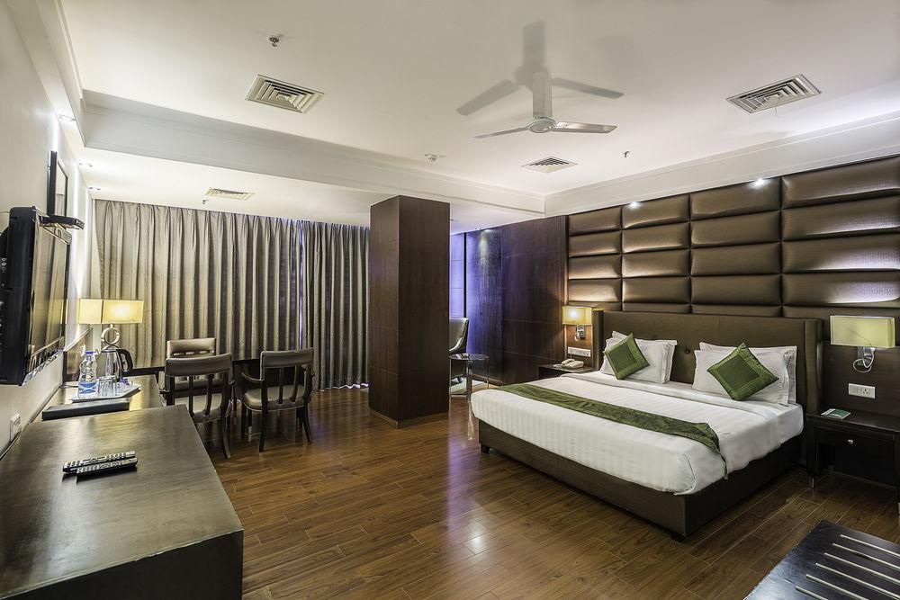 Capital O 9960 Hotel Grand Himayat Hyderabad Exterior foto