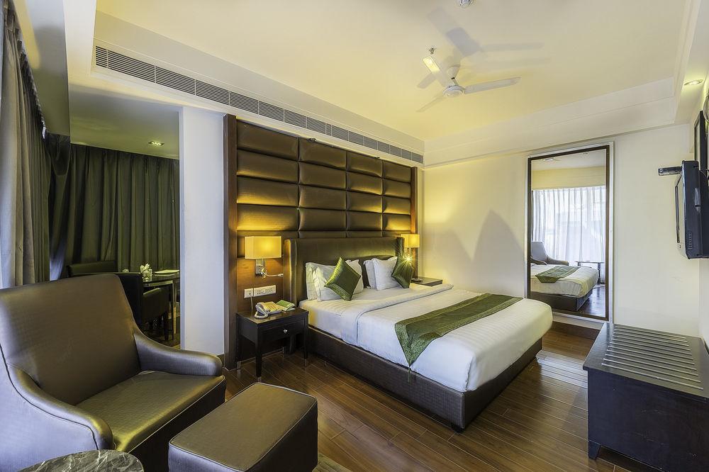 Capital O 9960 Hotel Grand Himayat Hyderabad Exterior foto