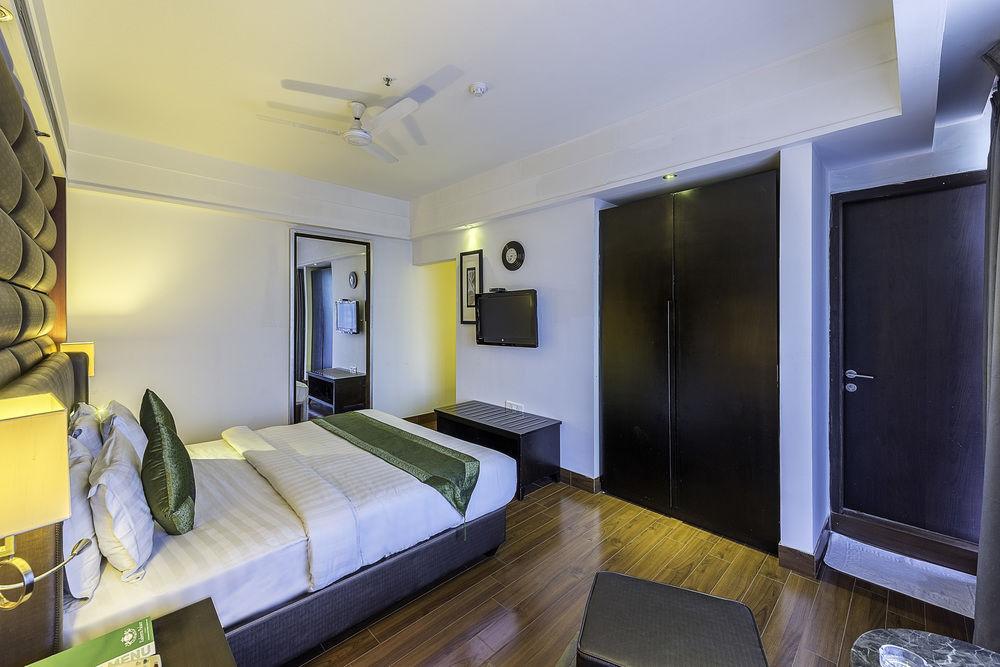 Capital O 9960 Hotel Grand Himayat Hyderabad Exterior foto