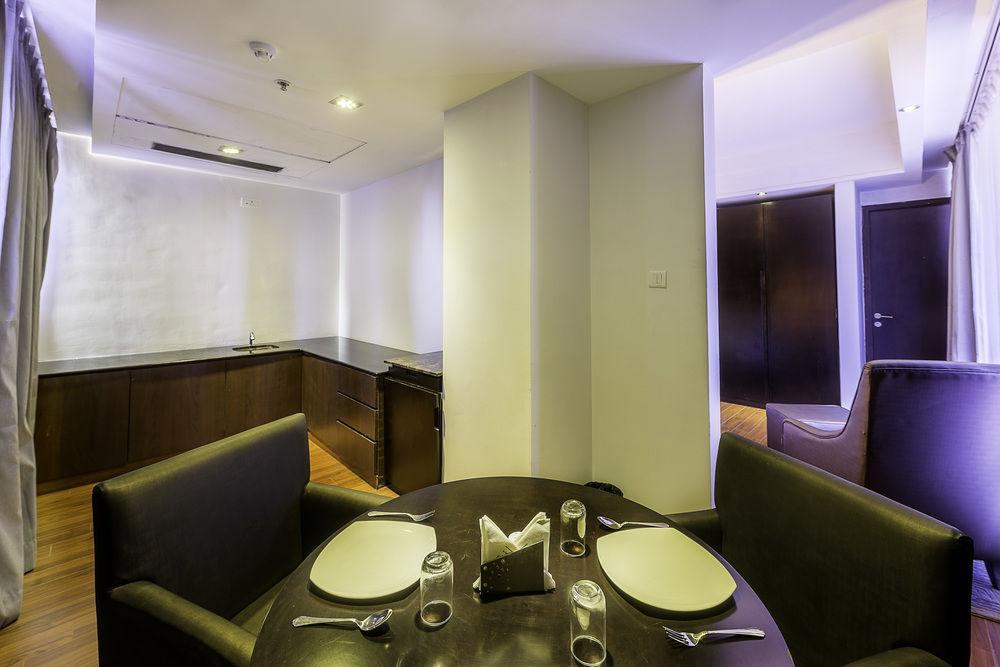 Capital O 9960 Hotel Grand Himayat Hyderabad Exterior foto