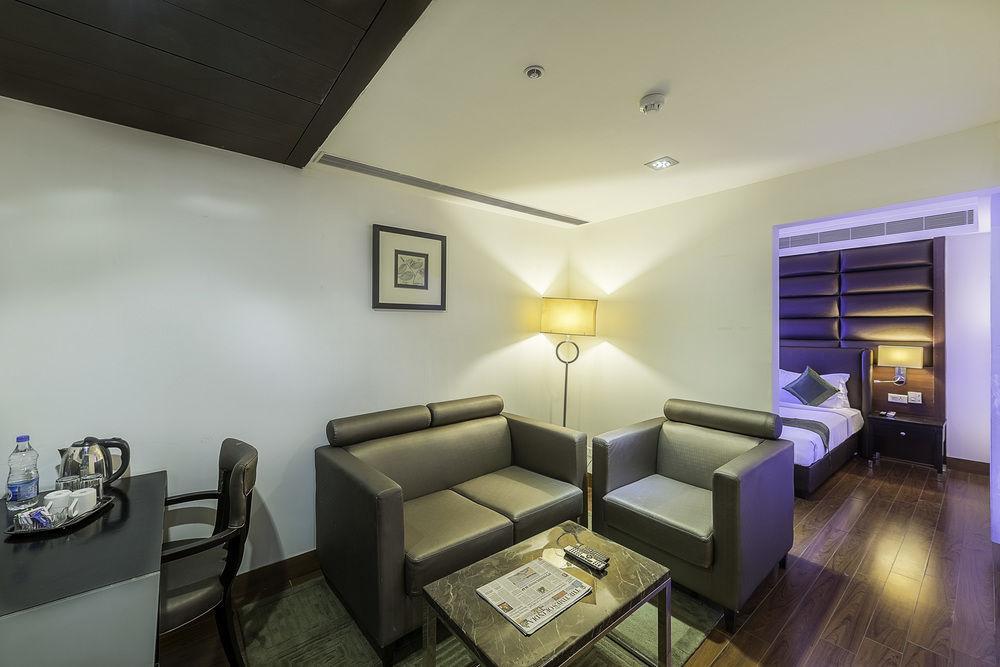 Capital O 9960 Hotel Grand Himayat Hyderabad Exterior foto