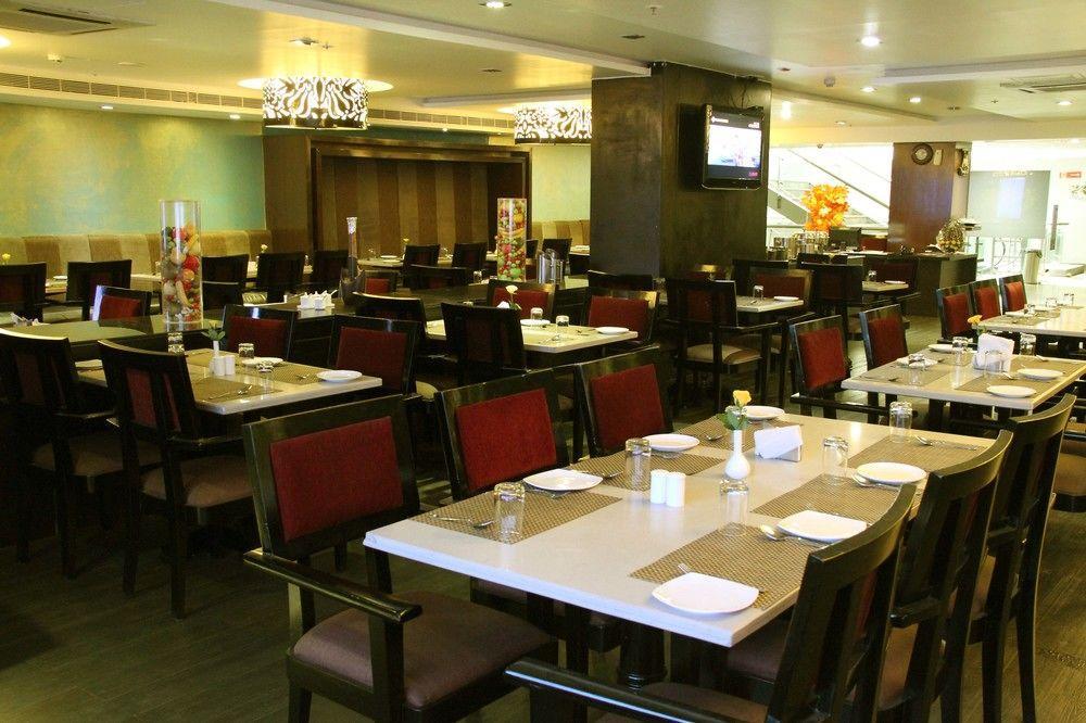Capital O 9960 Hotel Grand Himayat Hyderabad Exterior foto