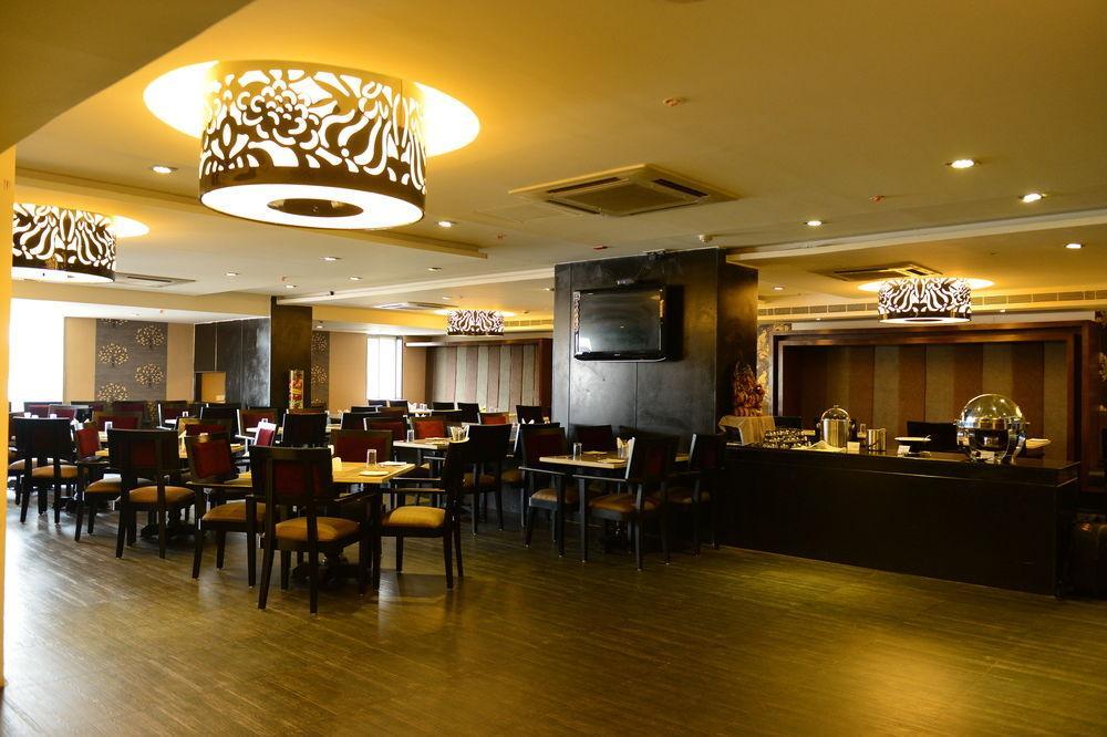 Capital O 9960 Hotel Grand Himayat Hyderabad Exterior foto