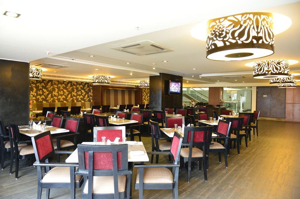 Capital O 9960 Hotel Grand Himayat Hyderabad Exterior foto