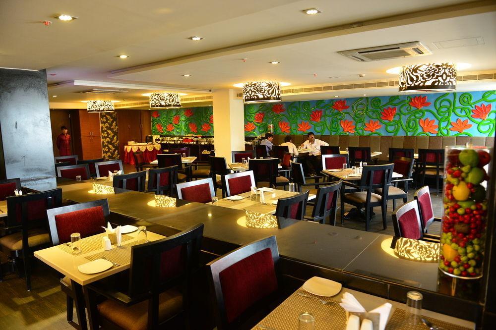 Capital O 9960 Hotel Grand Himayat Hyderabad Exterior foto