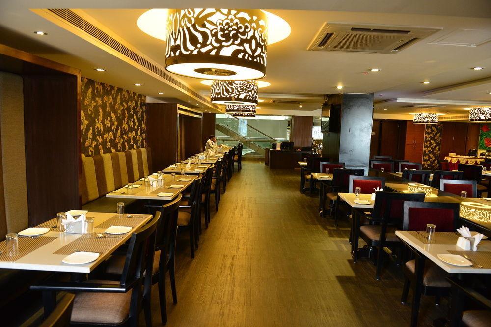 Capital O 9960 Hotel Grand Himayat Hyderabad Exterior foto