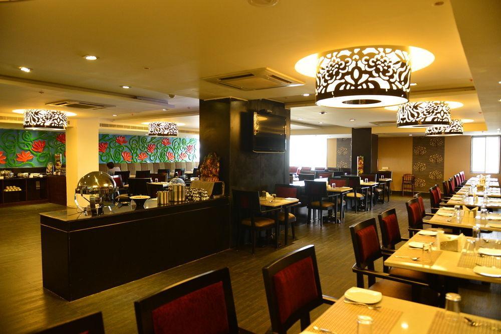 Capital O 9960 Hotel Grand Himayat Hyderabad Exterior foto