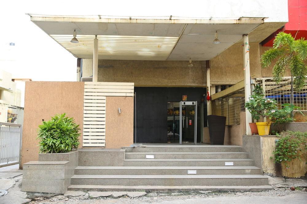 Capital O 9960 Hotel Grand Himayat Hyderabad Exterior foto