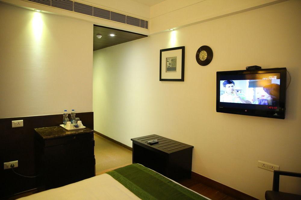 Capital O 9960 Hotel Grand Himayat Hyderabad Exterior foto