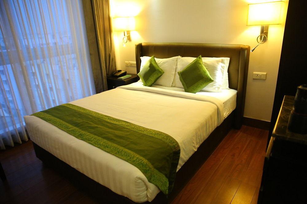Capital O 9960 Hotel Grand Himayat Hyderabad Exterior foto