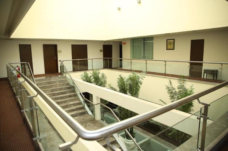 Capital O 9960 Hotel Grand Himayat Hyderabad Exterior foto