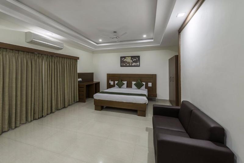 Capital O 9960 Hotel Grand Himayat Hyderabad Exterior foto