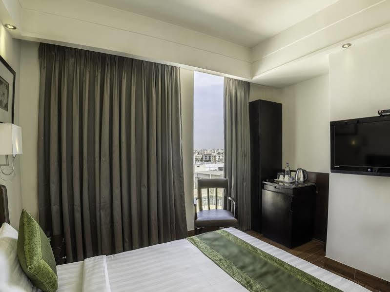 Capital O 9960 Hotel Grand Himayat Hyderabad Exterior foto